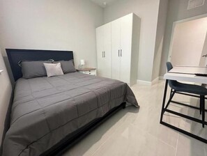 3 chambres, fer et planche à repasser, Wi-Fi, draps fournis