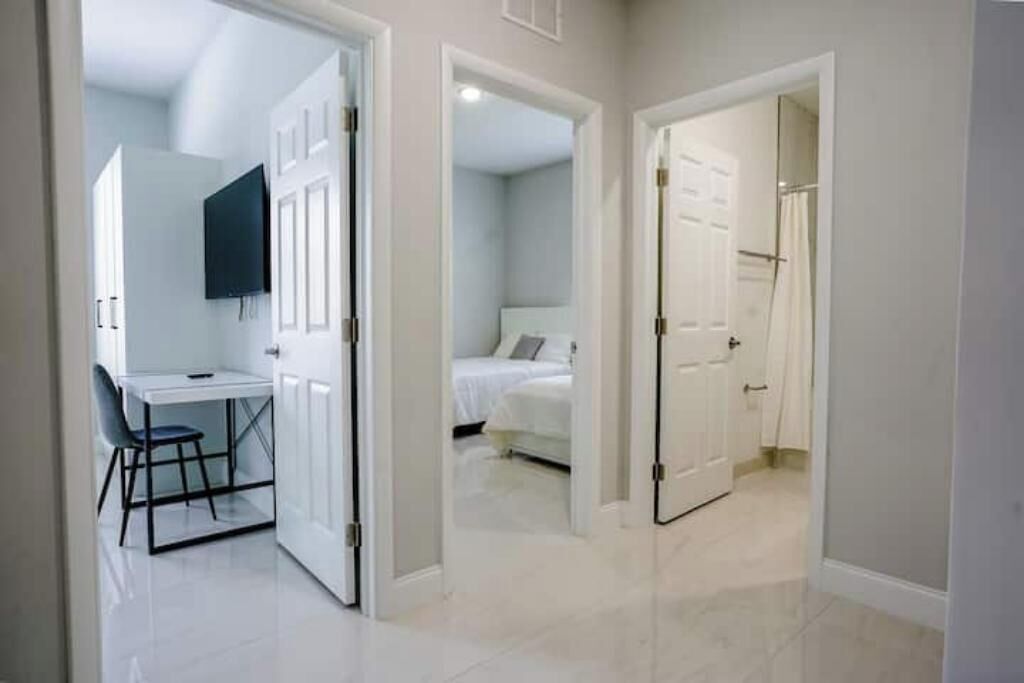 5 bedrooms, iron/ironing board, WiFi, bed sheets