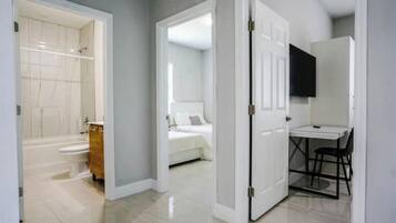 5 bedrooms, iron/ironing board, WiFi, bed sheets