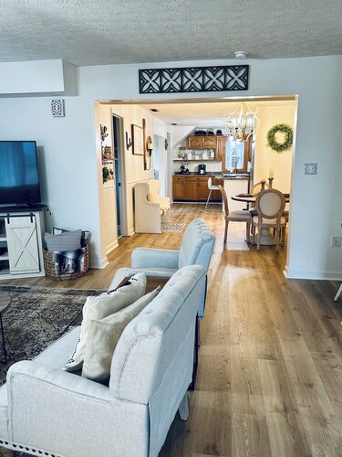 Charming farmhouse with fitness equipment & Wifi!