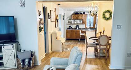 Charming farmhouse with fitness equipment & Wifi!