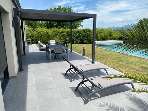 Magnificent Villa with Swimming Pool in Upie