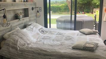 4 chambres, fer et planche à repasser, Wi-Fi, draps fournis