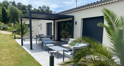 Magnifique Villa avec Piscine Ă  Upie