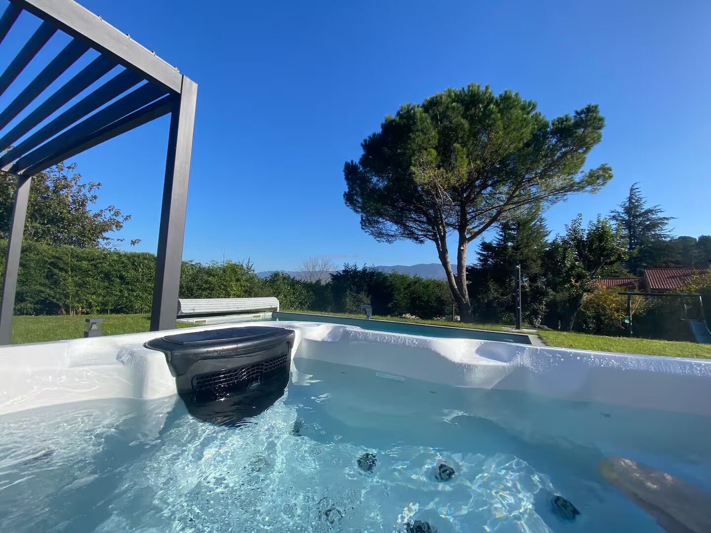 Outdoor spa tub