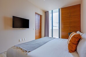 Internet, bed sheets, wheelchair access - Luxury studio with resort amenities, balcony, and WiFi (Playa del Carmen)