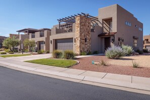 บ้านพัก, หลายเตียง (Lounging At The Ledges) | บริเวณภายนอก