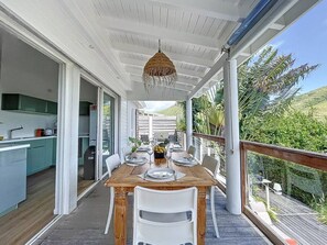 تناول الطعام بالخارج