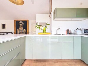 Fridge, microwave, oven, stovetop