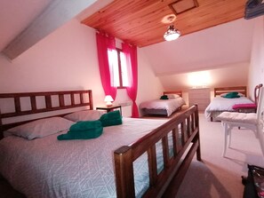4 bedrooms, WiFi, bed sheets