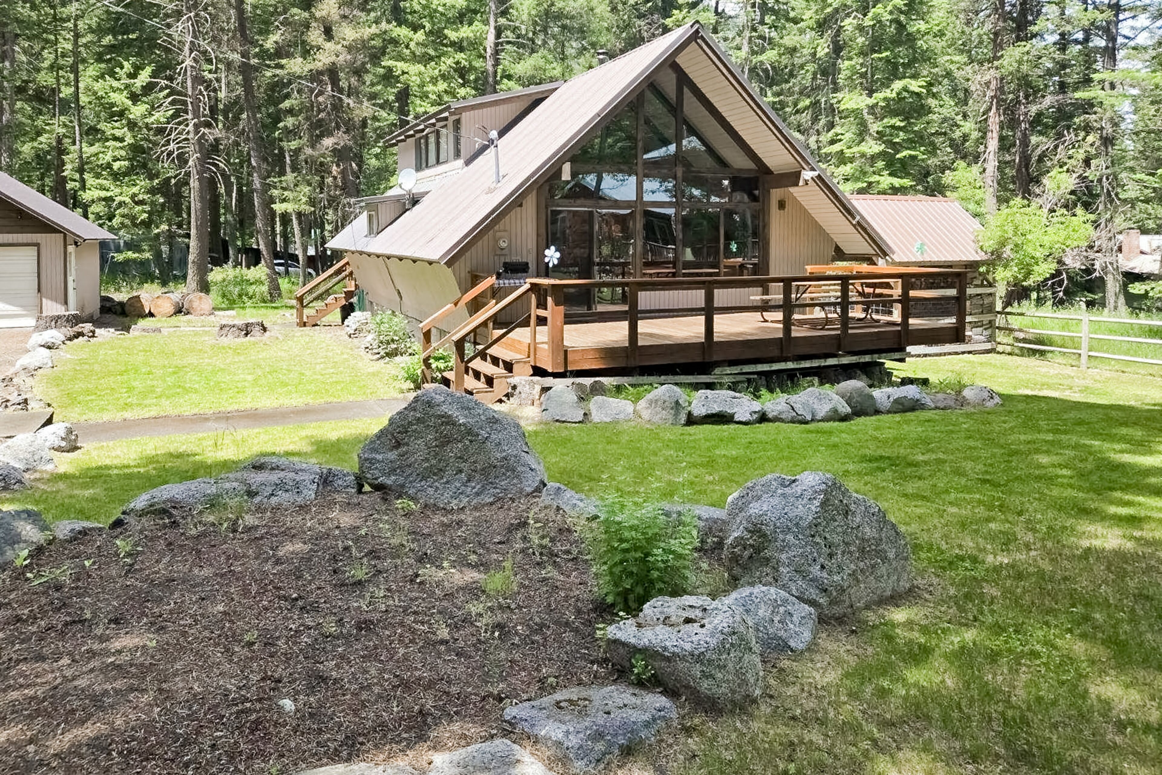 Unleash Adventure and Relaxation: Your Slice of Heaven by Wallowa Lake!