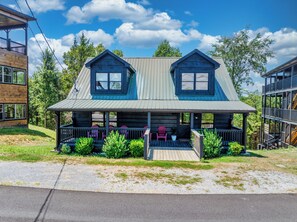Exterior - Smoky Mountain Memories Family Cabin Arcade Games + Hot Tub, Double Decks (Sevierville)