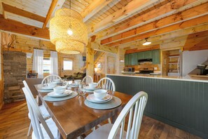 Dining - Retro Arcade, Nintendo Switch, Smart TVs, Hot Tub, Fast WiFi, Long Range View (Sevierville)
