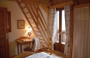 3 chambres, fer et planche à repasser, Wi-Fi, draps fournis