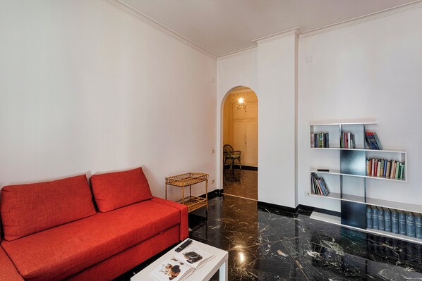 Departamento, balcón | Área de sala de estar | Televisión de 35 pulgadas con canales digitales 