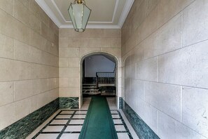 Interior entrance - La Maison in Albaro by Wonderful Italy (Genoa)