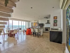 Interior - Luxurious Oceanfront Penthouse with Spectacular Views (Cancún)