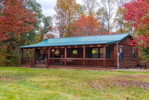 Exterior - Havenbrook~Rustic luxury, 10acres, hot tub (New Plymouth)