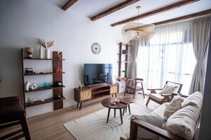 TV - Rustic Haven Lakeside Condo (Entebbe)