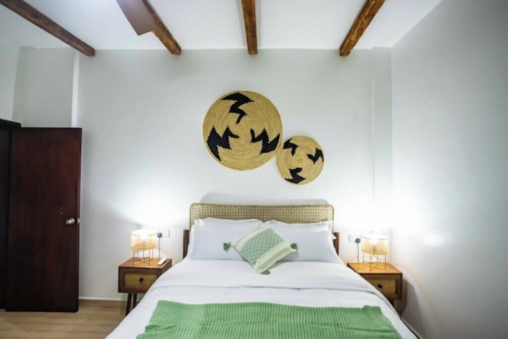 1 habitación, tabla de planchar con plancha, wifi gratis y ropa de cama 