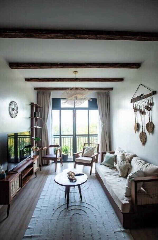 TV - Rustic Haven Lakeside Condo (Entebbe)