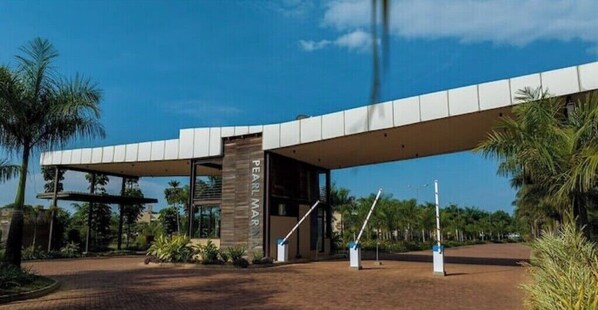 Exterior - Iris 2 Lakeside Condo (Entebbe)