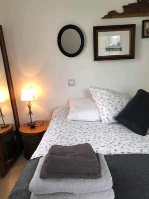 Habitación de diseño, vistas al río | 1 dormitorio y wifi gratis