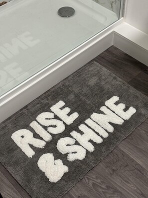 Apartment | Exterior detail - Stylish City Centre Apt- 25 Off Monthly Stays! (Leicester)