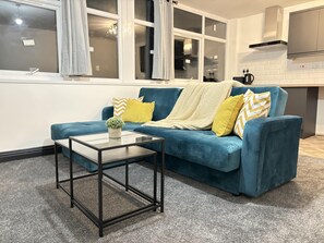 Apartment | Living area - Stylish City Centre Apt- 25 Off Monthly Stays! (Leicester)