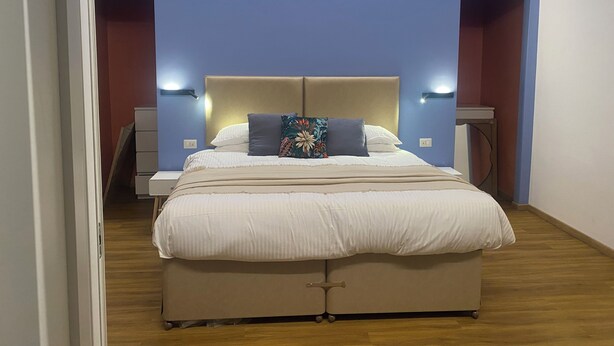 Suite estudio presidencial | Escritorio, espacio para trabajar con laptop y insonorización