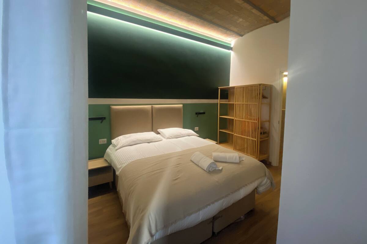 Habitación de diseño con 1 cama doble o 2 individuales, no fumadores, baño privado | Escritorio y espacio para trabajar con un portátil