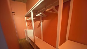 Suite estudio presidencial | Escritorio, espacio para trabajar con laptop y insonorización