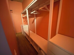 Desk, laptop workspace, iron/ironing board, free WiFi - Eutierra BLeisure Stay (Rome)