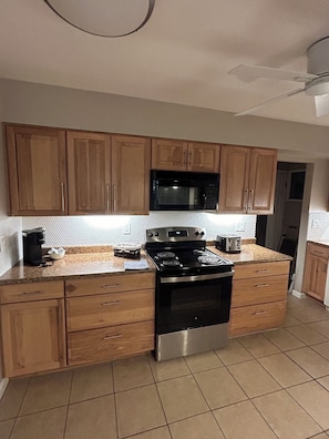Refrigerador, microondas, horno, placa de cocina