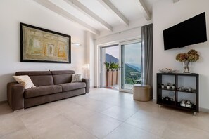 Fernseher, Tischtennisplatte