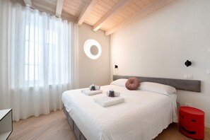 3 bedrooms, iron/ironing board, free WiFi, bed sheets - Apartment 'Flat 5' with Lake View, Wi-Fi and Air Conditioning (Salò)