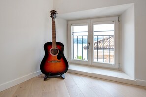 Interior - Apartment 'Flat 5' with Lake View, Wi-Fi and Air Conditioning (Salò)