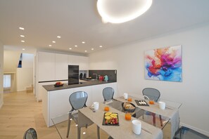 Dining - Apartment 'Flat 6' with Lake View, Wi-Fi,  Air Conditioning with private jacuzzi (Salò)