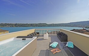 Property grounds - Apartment 'Flat 6' with Lake View, Wi-Fi,  Air Conditioning with private jacuzzi (Salò)