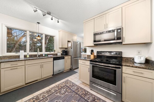 Fridge, microwave, oven, stovetop - Ultimate Asheville Getaway, Hot Tub and Gas Grill! (Arden)