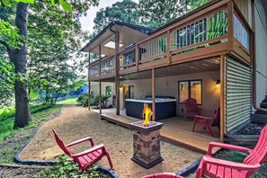 Terrace/patio - Ultimate Asheville Getaway, Hot Tub and Gas Grill! (Arden)