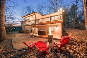 Terrace/patio - Ultimate Asheville Getaway, Hot Tub and Gas Grill! (Arden)