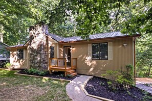 Exterior - Ultimate Asheville Getaway, Hot Tub and Gas Grill! (Arden)