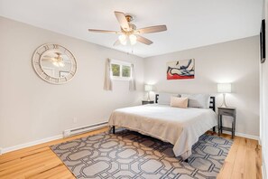 3 slaapkamers, een bureau, een strijkplank/strijkijzer, wifi