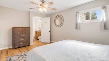 3 bedrooms, desk, iron/ironing board, WiFi