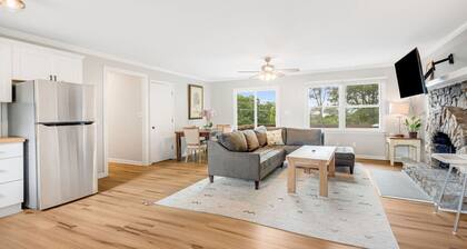 Mountain Retreat, Balcony, Grill, and 5 Minutes to Downtown!