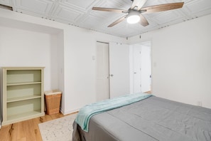 2 間睡房、書桌、熨斗/熨衫板、Wi-Fi