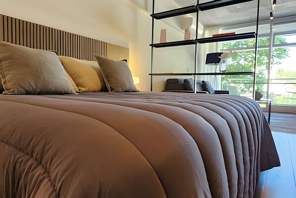 1 室のベッドルーム、セーフティボックス (室内)、アイロン / アイロン台、WiFi (無料)