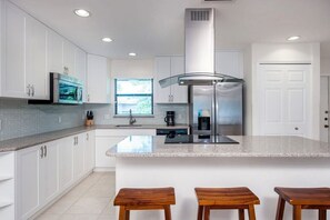 Fridge, microwave, oven, stovetop - Charming condo located near the beach w/pool, W/D, and internet (Sanibel)