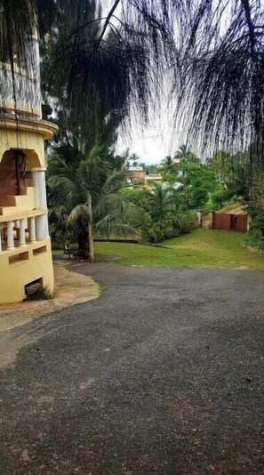 Property grounds - Pinevalley Estates... Suite 5B (Hatfield)